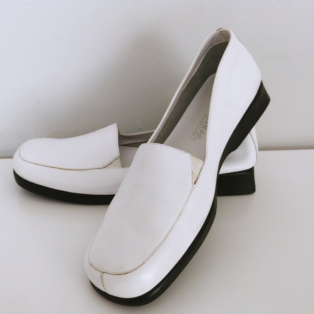 👞 NWOT - What's What White Loafers